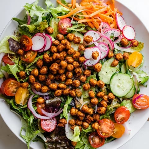 Gemischter Salat mit Kichererbsen